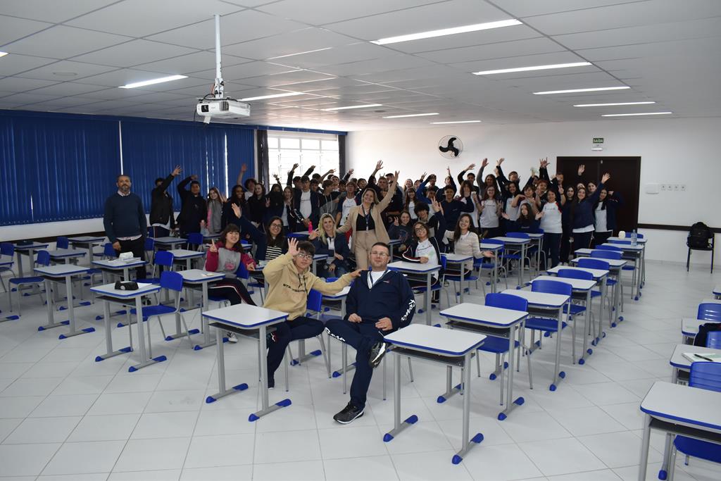 Quem Ama n�o faz Bullying - ''O Reflexo do outro em mim'' 2� s�rie B EM Nossa Senhora do Ros�rio